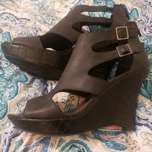 Unlisted by Kenneth Cole Black Buzz Back Wedge